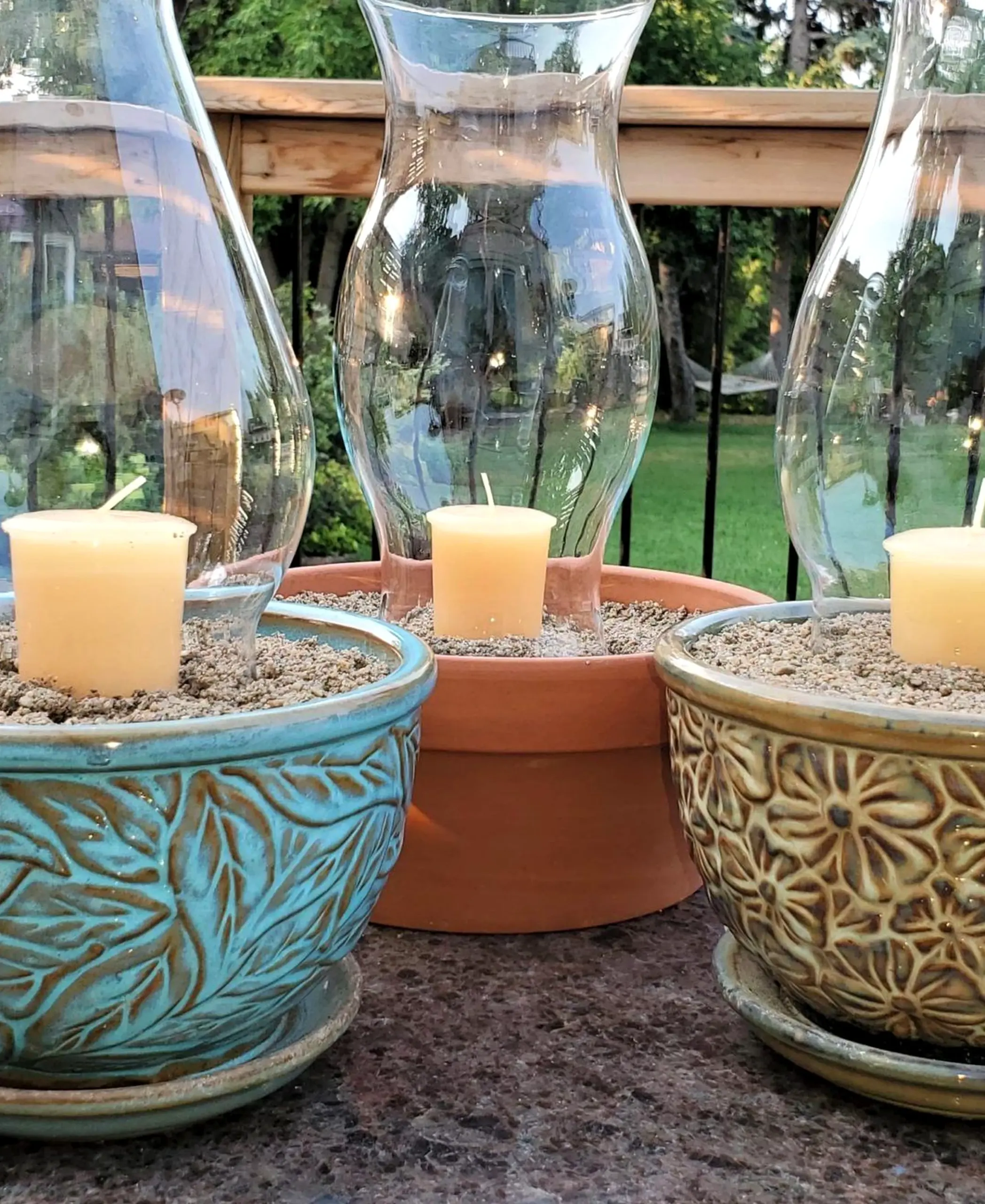 Bright sink area adds a clear layer of charm, helping the view feel easy to enjoy.