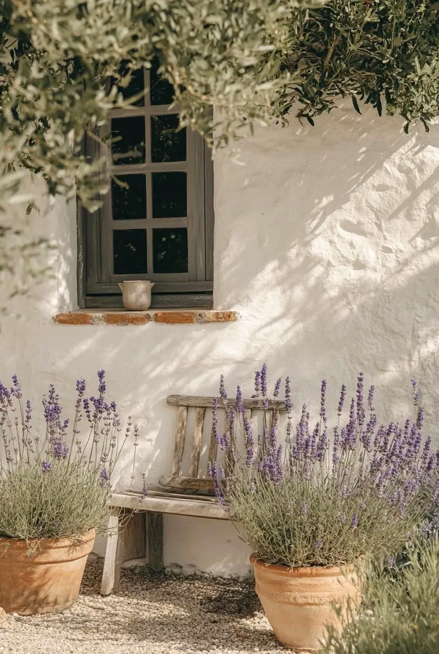 Cozy stair landing adds a clear layer of movement, helping the garden edge feel open and lived-in.