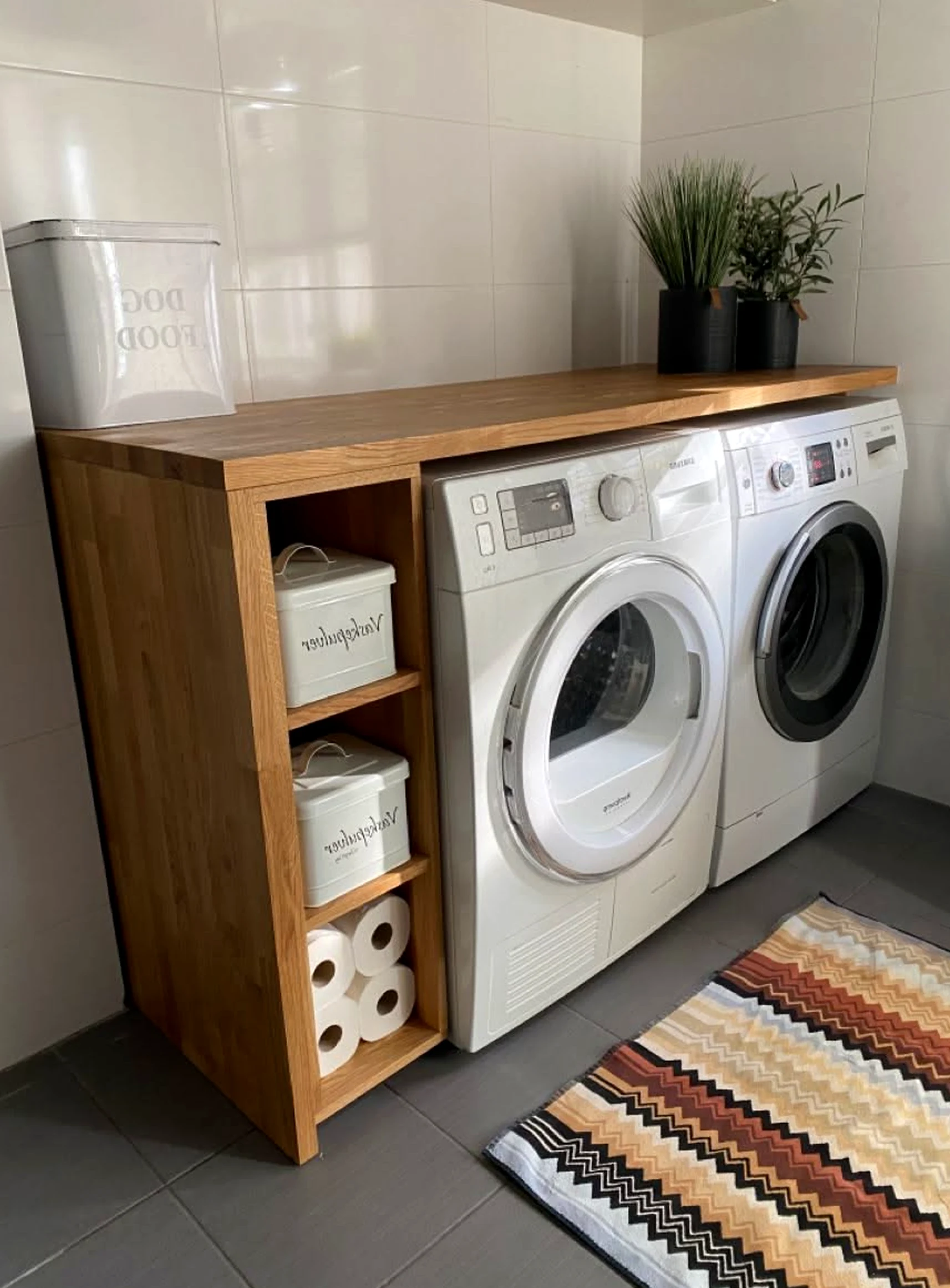 Relaxed wall niche introduces balance into the setting, keeping the atmosphere settled and welcoming.