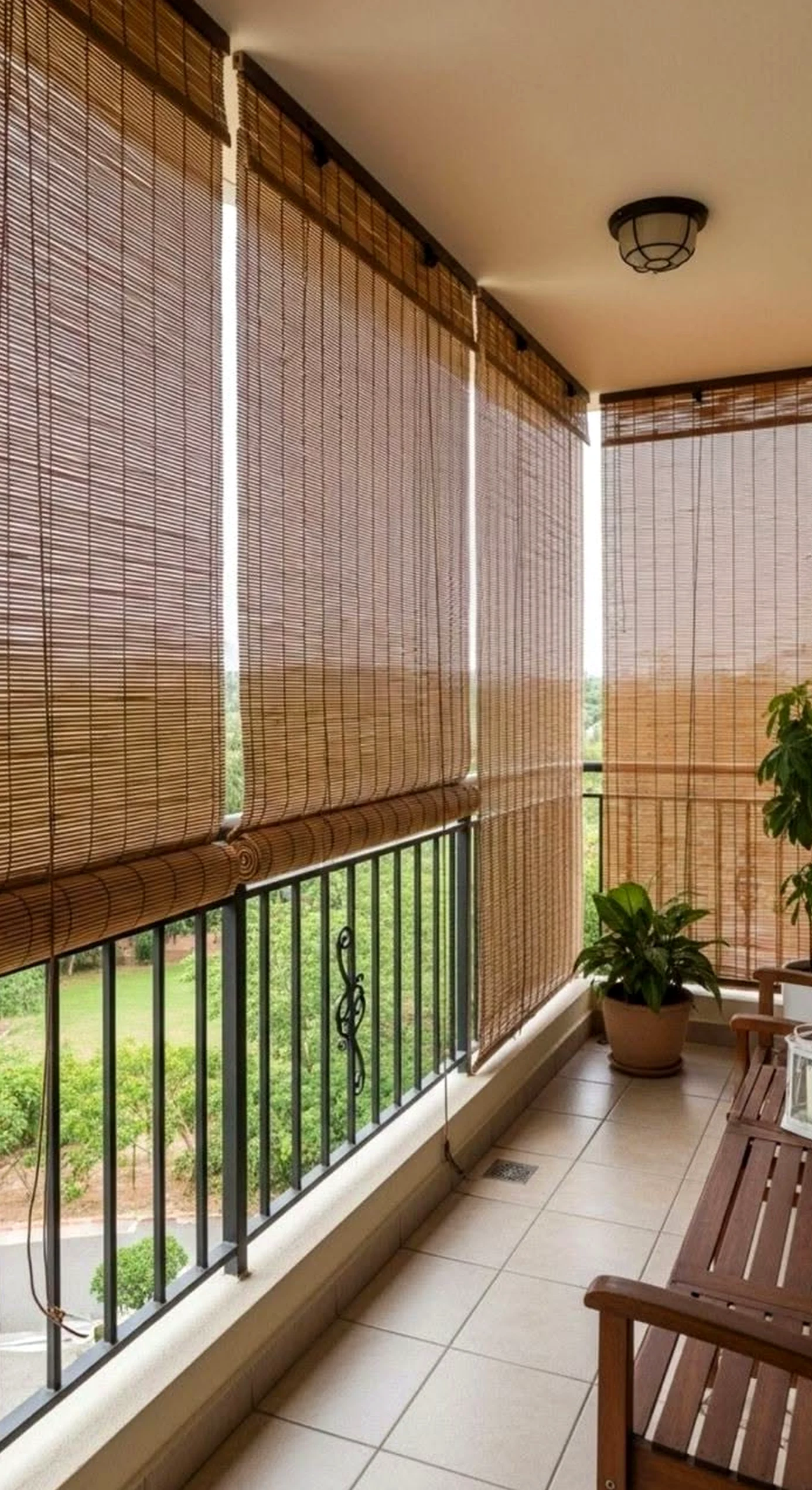Quiet shower wall introduces light into the corner, keeping the atmosphere personal and relaxed.