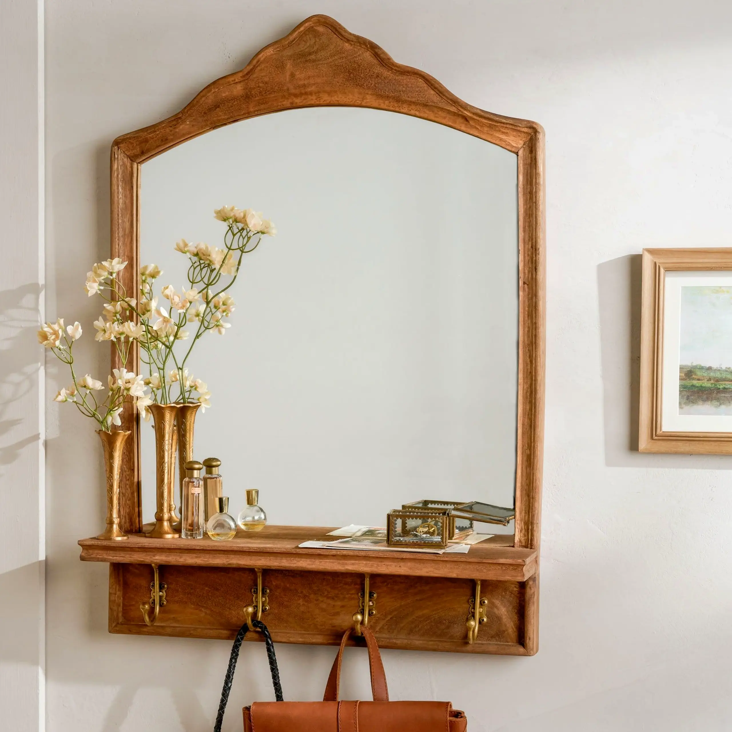 Fresh lamp detail anchors the entry with detail, giving the view a mood that feels easy to enjoy.