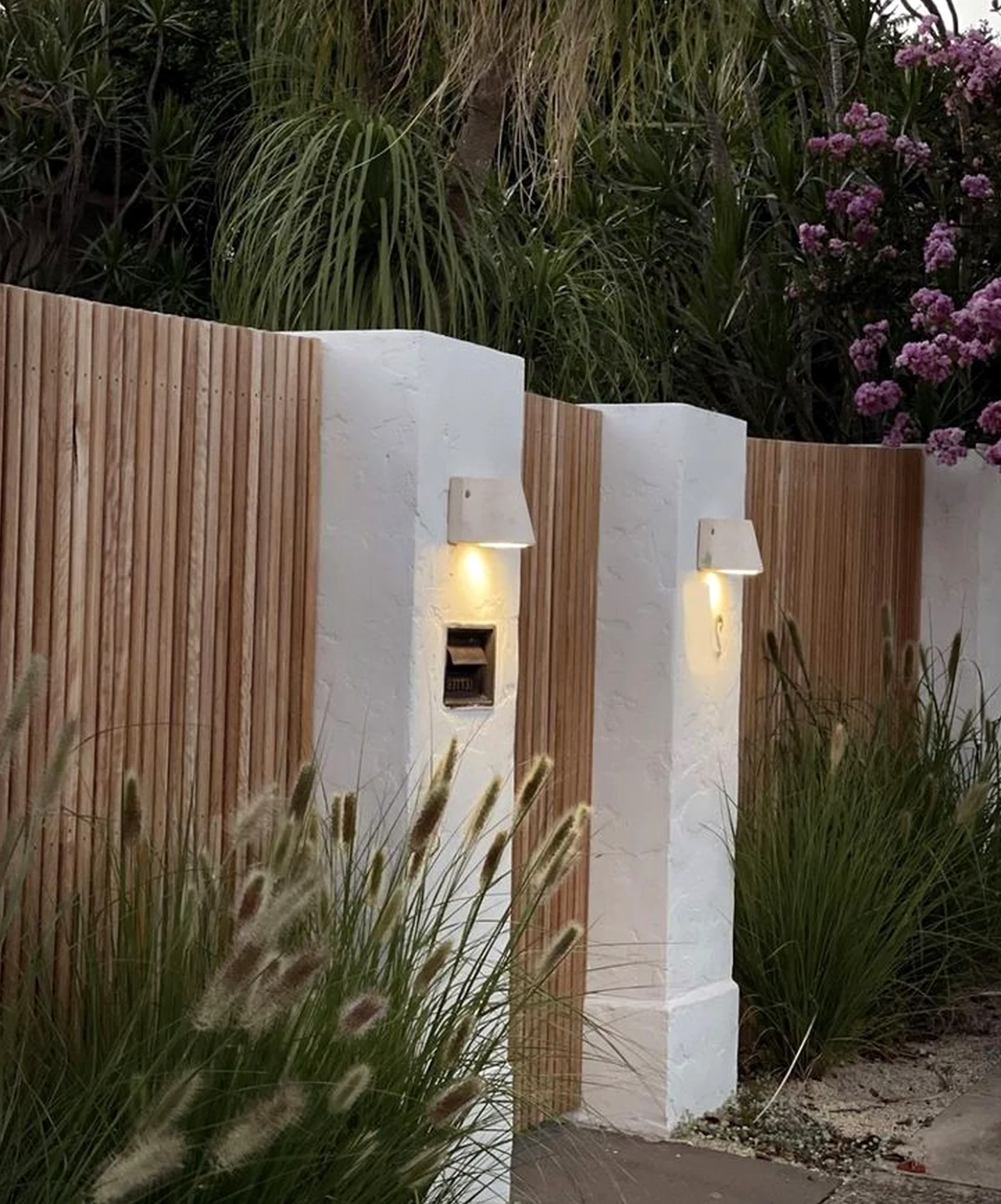 Open bedside layer adds a clear layer of focus, helping the design feel easy to enjoy.