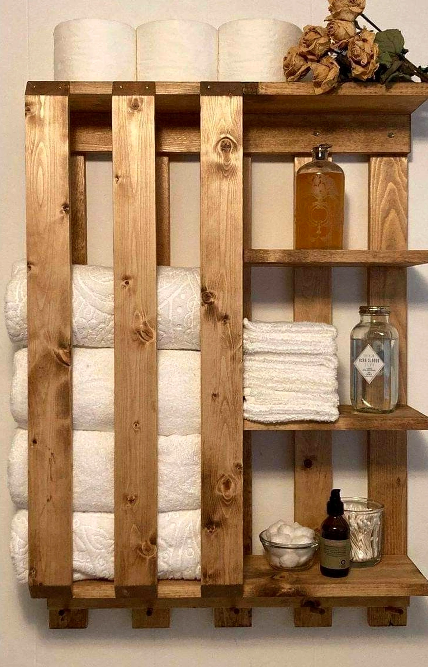 Polished greenhouse corner adds order across the corner, giving the decor a finish that feels personal and relaxed.