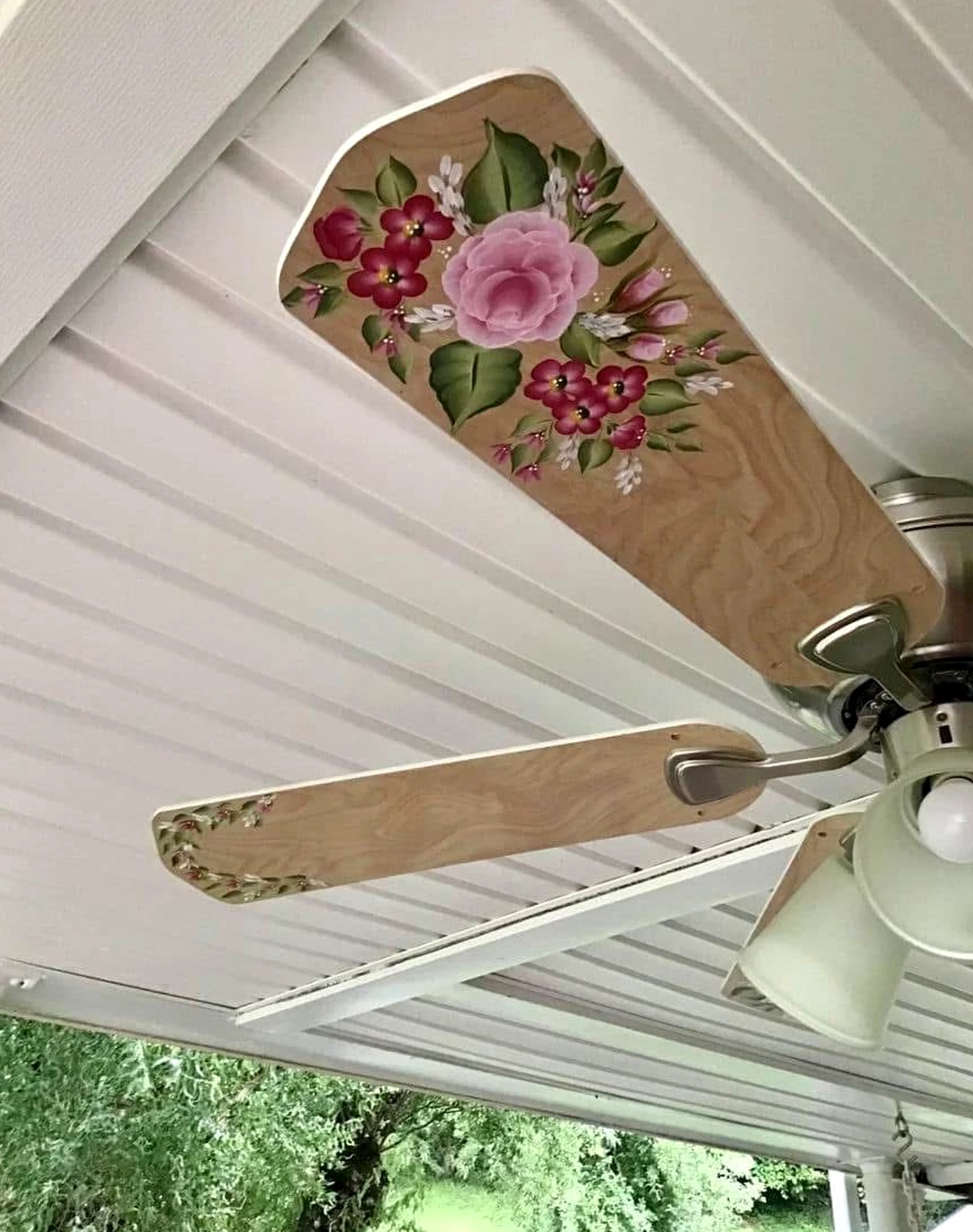 Crisp window seat frames the wall with ease, making the scene feel fresh and intentional.
