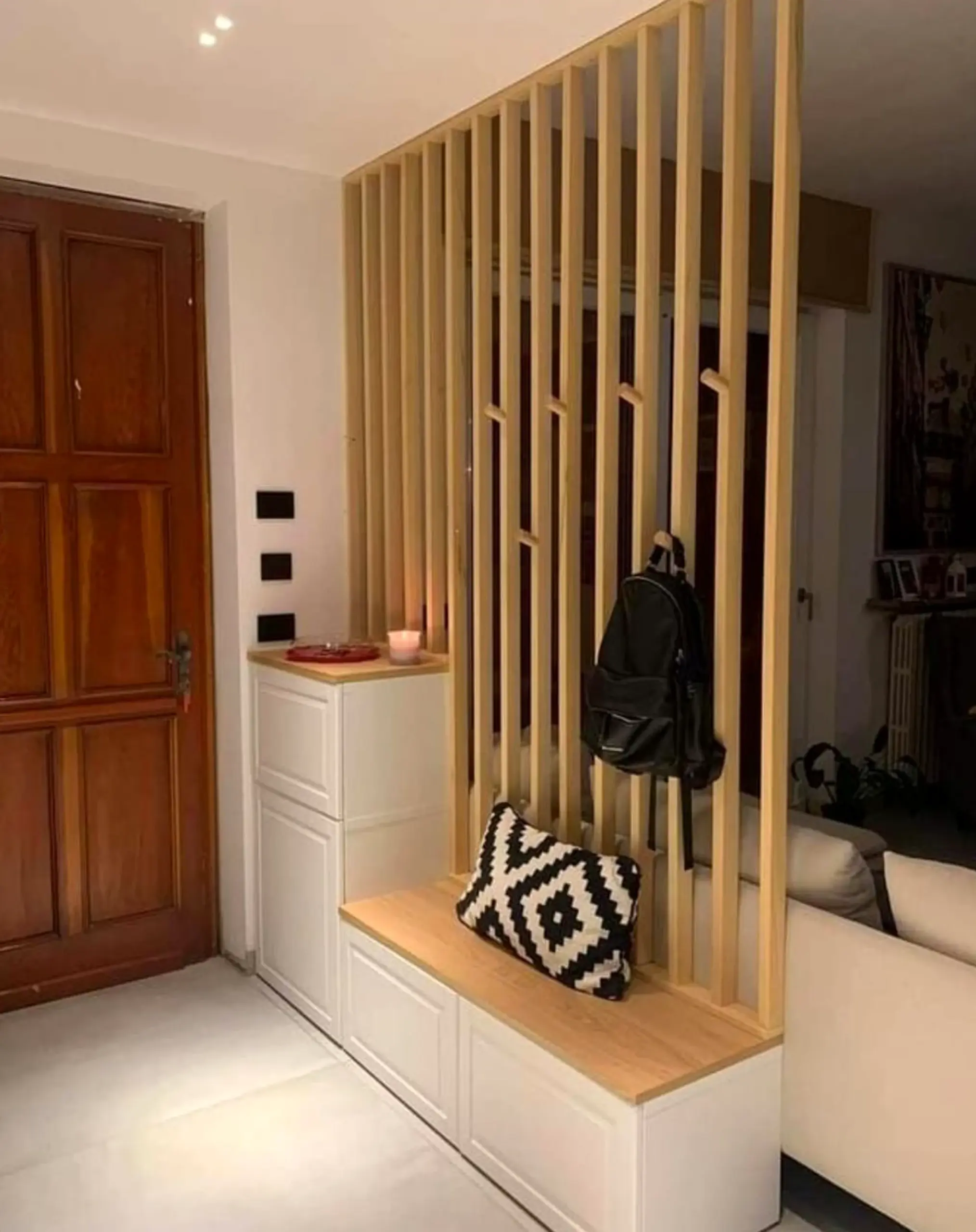 Soft plant shelf brings charm to the view, creating a mood that feels visually grounded.