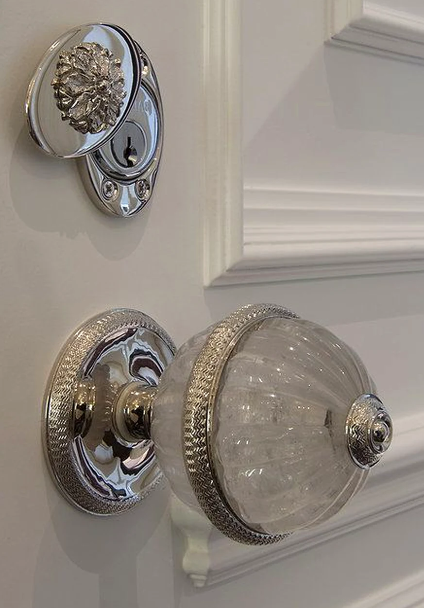 Bright colorful passage brings a useful note of light, making the wall feel bright but not busy.