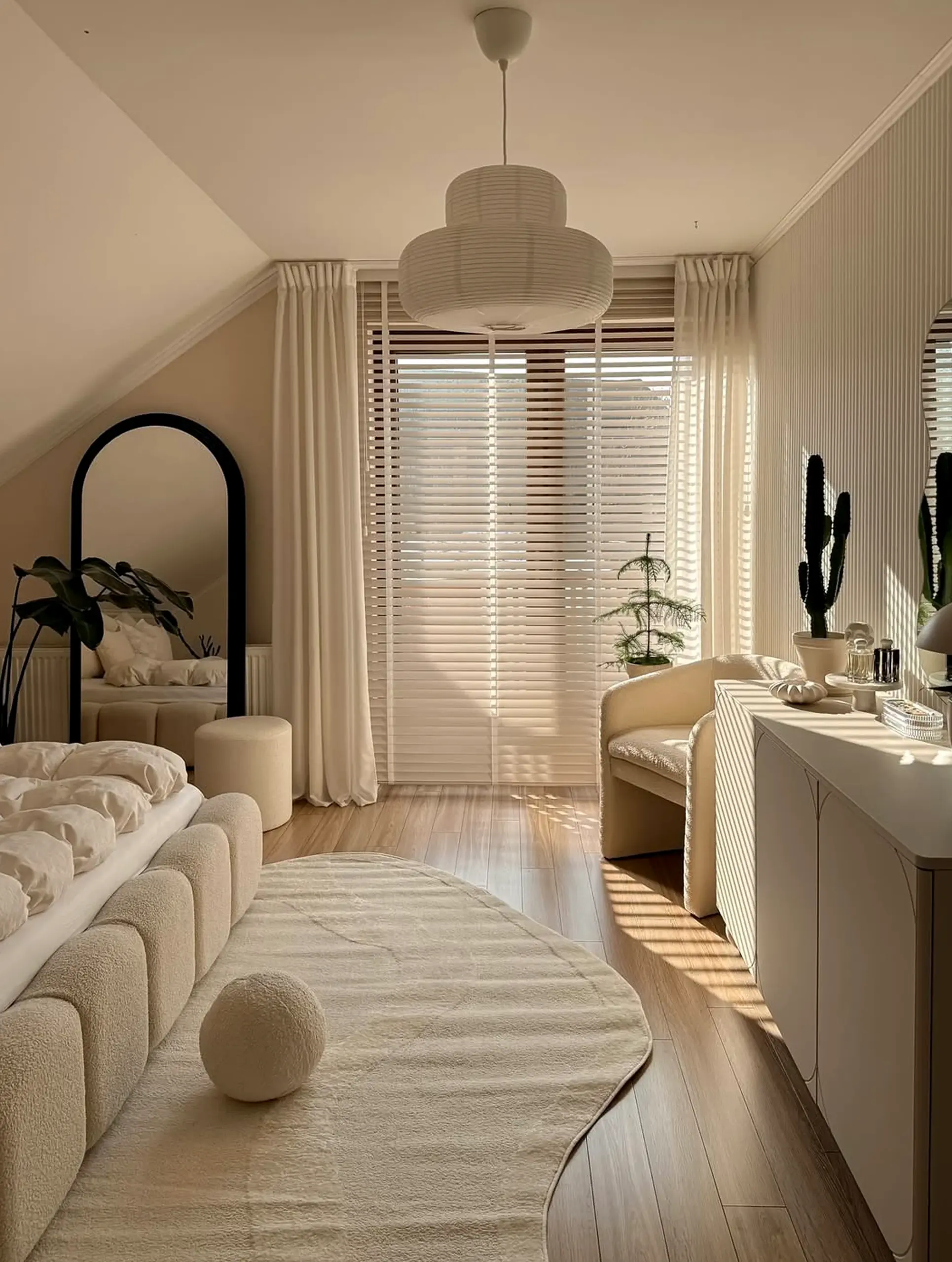 Airy terrace table draws attention to warmth while the view stays ready for quiet use.